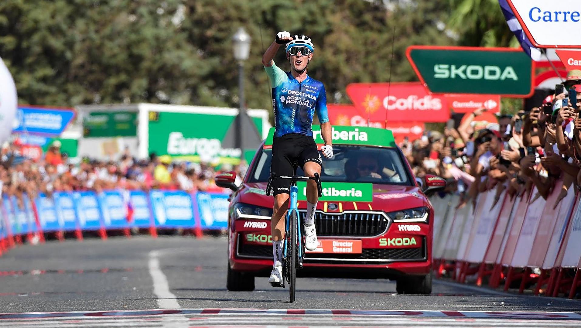 Vuelta a España pro cycle race gets unexpected new leader on its return